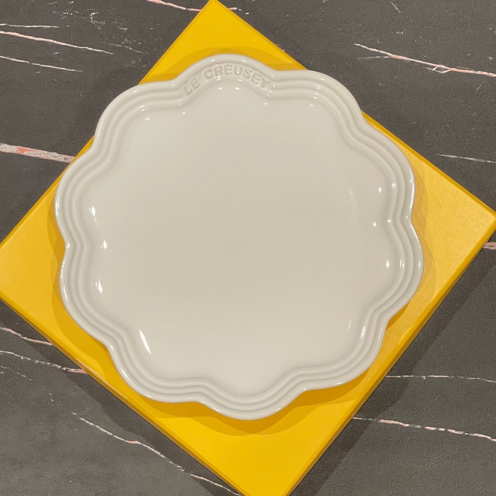 Le Creuset Frill Plate
